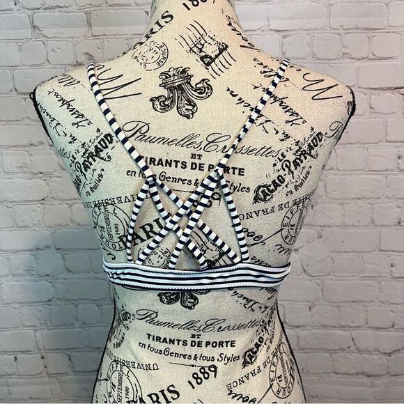 Cupshe tea lavender bikini top high neck tie back size small - Picture 8 of 8